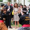 Le duc et la duchesse de Cambridge ont eu le droit à un accueil traditionnel lors de la visite du quartier de Queenstown à Singapour le 12 septembre 2012