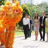 Le duc et la duchesse de Cambridge ont eu le droit à un accueil traditionnel lors de la visite du quartier de Queenstown à Singapour le 12 septembre 2012