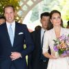 La duchesse de Cambridge a reçu un joli bouquet de fleurs le jour de son arrivée à Singapour, le 11 septembre 2012, première étape d'un voyage de neuf jours en Asie du sud-est avec son époux le prince William