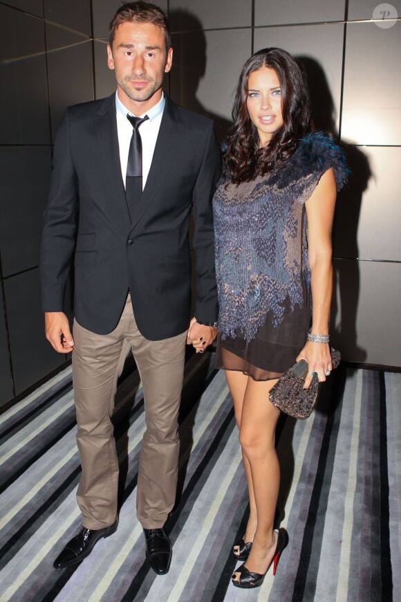 Marko Jaric et Adriana Lima enceinte assistaient au gala de charité de la Brazilian Foundation. Miami, le 27 mars 2012.