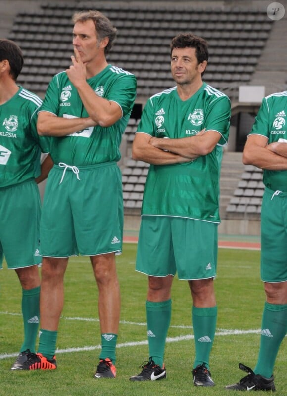 Patrick Bruel, Laurent Blanc lors d'un match de gala opposant le Variété Club de France à la Sélection républicaine au Stade Charlety à Paris le 12 septembre 2012 en hommage à Thierry Roland et pour les 80 ans du foot pro