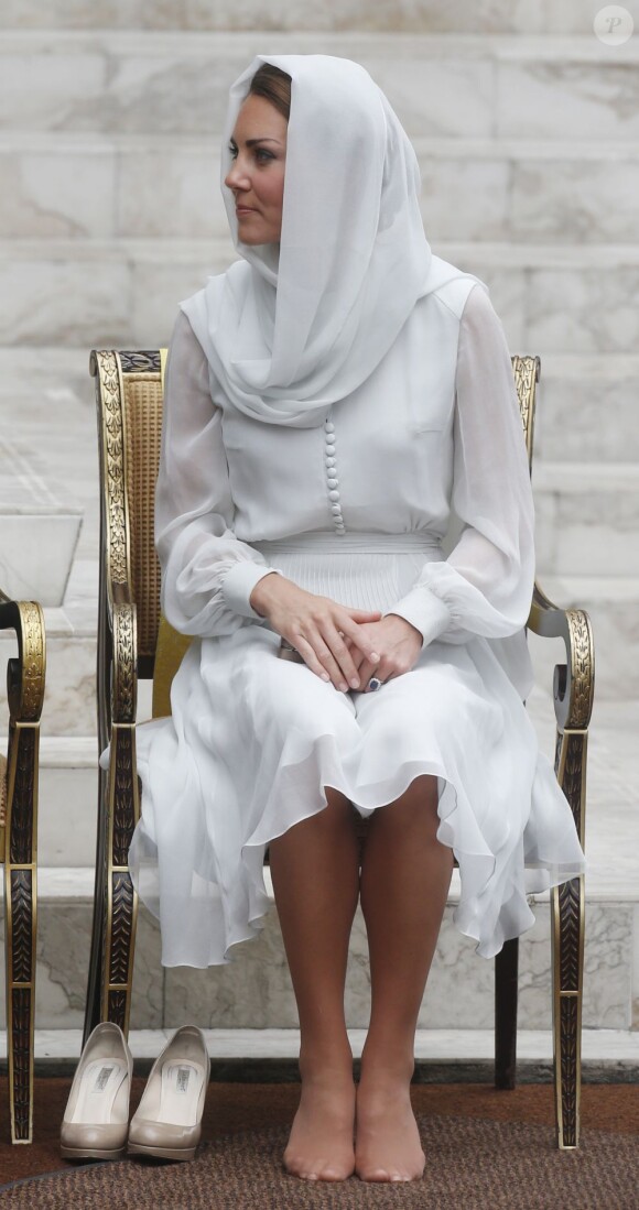 Le prince William et son épouse Kate ont visité la mosquée Assyakirin à Kuala Lumpur lors de leur étape malaisienne du voyage en Asie du sud-est qu'ils effectuent dans le cadre du Jubilé de diamant de la reine Elizabeth II le 14 septembre 2012
