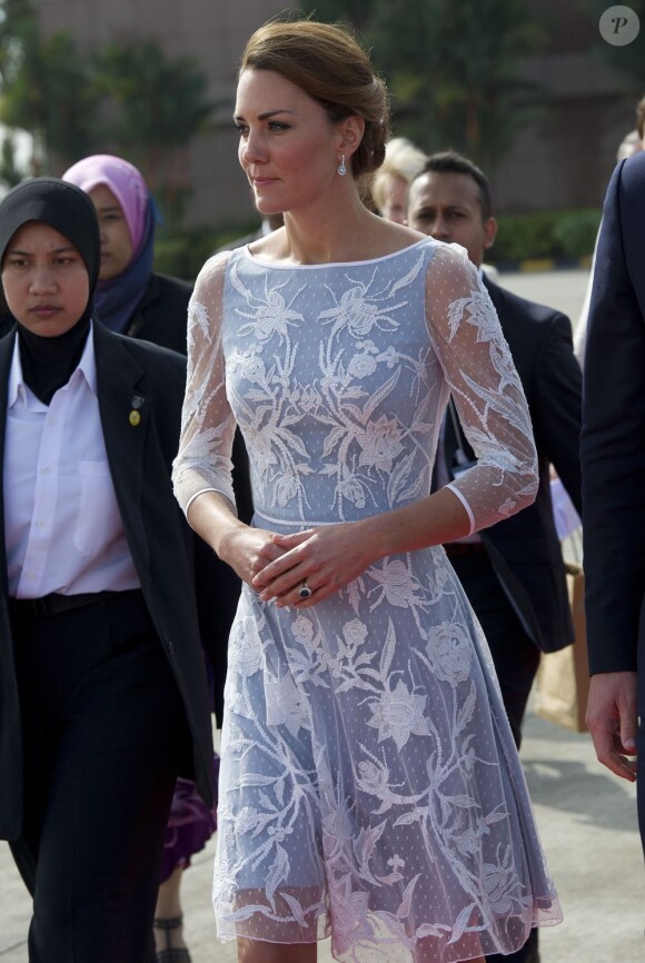 La duchesse de Cambridge Catherine et son époux le prince William ont assisté à une Tea Party à la British High Commission de Kuala Lumpur en l'honneur du Jubilé de diamant de la reine Elizabeth II le 14 septembre 2012 en Malaisie