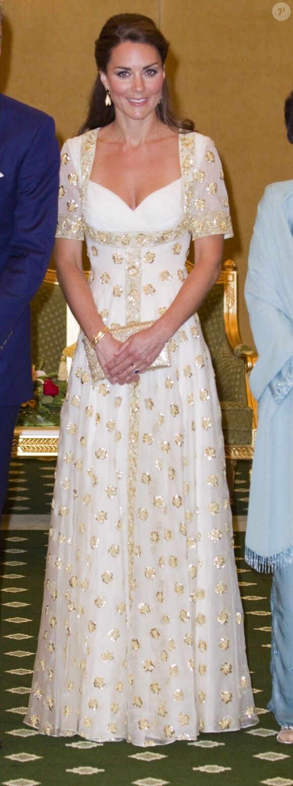Kate Middleton et le prince William ont assisté à un dîner donné en leur honneur par le roi de Malaisie, Abdul Halim Mu'adzam Shah, connu comme Yang di-Pertuan Agongand et sa reine Haminah Hamidun, à Kuala Lumpur le 13 septembre 2012