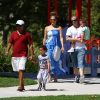 Jennifer Lopez et Casper Smart accompagnent Emme et Max au parc à Los Angeles en août 2012