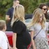 Reese Witherspoon et ses enfants Ava et Deacon dans le quartier de Venice à Los Angeles, le 16 septembre 2012.