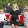 Reese Witherspoon et ses enfants Ava et Deacon dans le quartier de Venice à Los Angeles, le 16 septembre 2012.