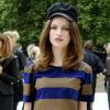 Tali Lennox, habillée en Burberry Prorsum collection automne 2012, assiste au défilé printemps-été 2013 de la griffe britannique. Londres, le 17 septembre 2012.