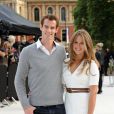 Andy Murray, champion olympique de tennis et vainqueur de l'US Open, assiste au défilé Burberry Prorsum avec sa fiancée Kim Sears. Londres, le 17 septembre 2012.
