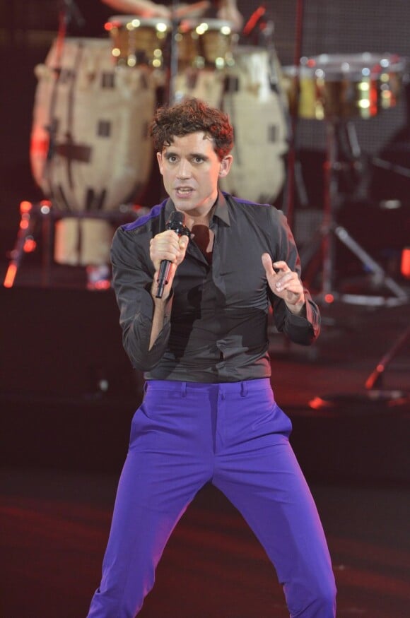 Mika lors de la cérémonie des Victoires de la musique le 3 mars 2012.