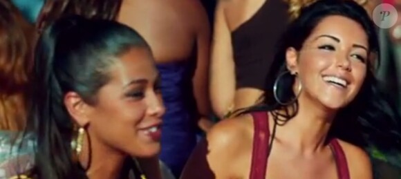 Deux Hollywood Girls dans le clip de Celebration de The Game.