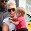Pink et sa fille Willow à la sortie de son hôtel new-yorkais, le 19 septembre 2012.