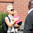 Pink à la sortie de son hôtel avec sa fille Willow, à New York, le 19 septembre 2012.