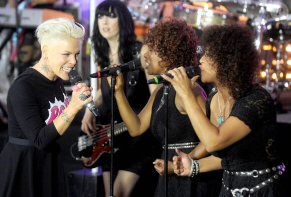 Pink sur le plateau du Today Show sur NBC en direct du Rockefeller Center à New York, le 18 septembre 2012.
