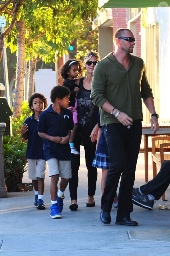 Joyeuse journée pour Heidi Klum à Los Angeles avec son nouvel amoureux et ses enfants le 19 septembre 2012