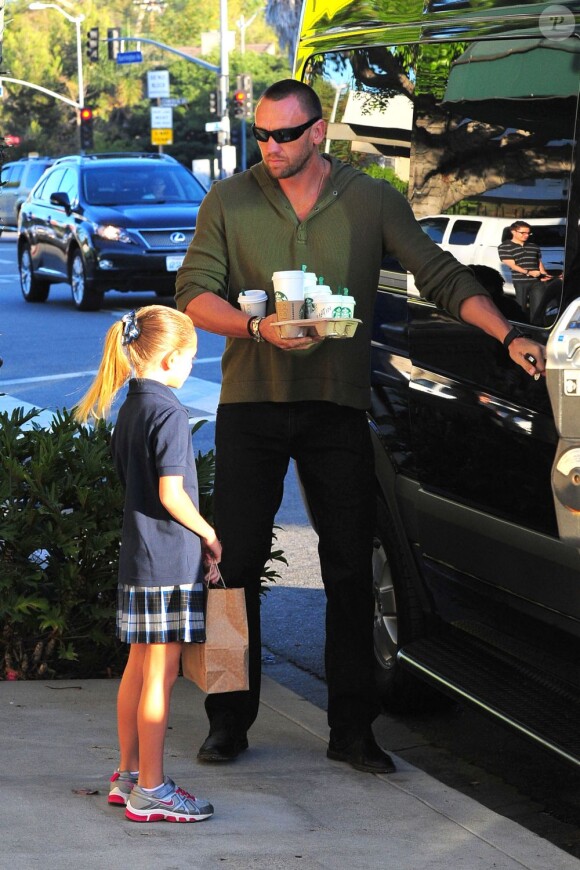 Martin Kirsten prend soin des enfants de Heidi Klum à Los Angeles  le 19 septembre 2012