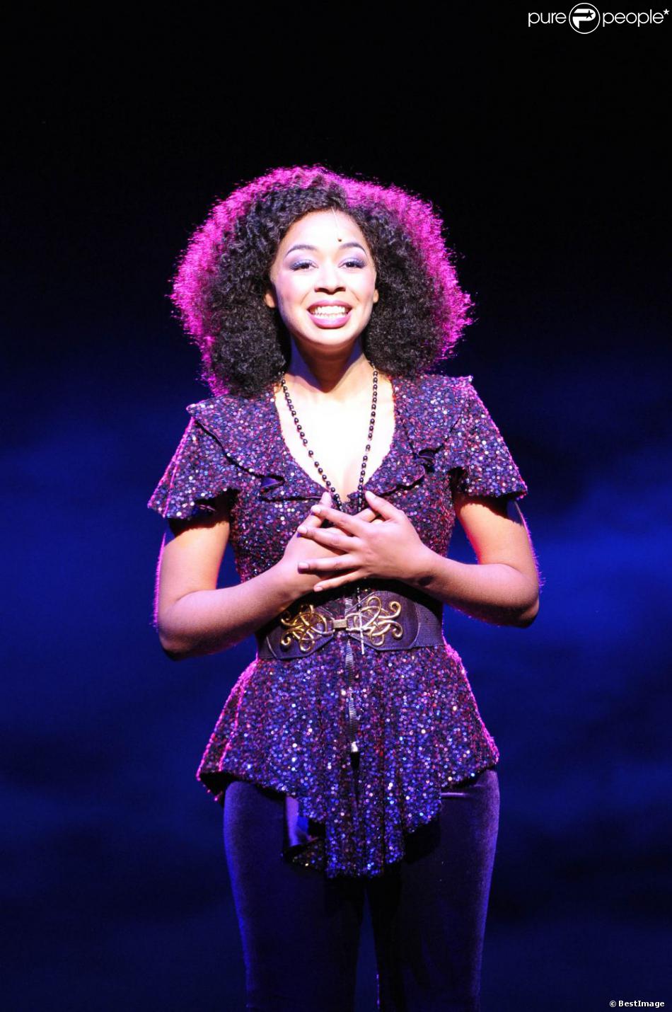 Aurélie Konaté sur scène à la première de Sister Act au Théâtre Mogador, à Paris, le 20 Aurélie Konaté sur scène à la première de Sister Act au Théâtre Mogador, à Paris, le 20
