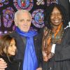 Charles Aznavour, Whoopi Goldberg et le compositeur Alan Menken à la première de Sister Act au Théâtre Mogador, à Paris, le 20 septembre 2012.
