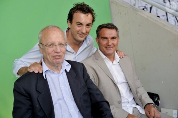 Thierry Roland, entouré de Jean-Marc Ferreri et Vincent Couëffé le 28 juillet 2010 en Tunisie.