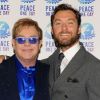 Jude Law et Elton John au concert annuel pour l'association Peace One Day à l'occasion de la Journée internationale de la paix au Stade de Wembley à Londres, le 21 septembre 2012.