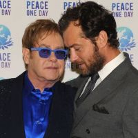 Jude Law barbu, rondouillard et très affectueux pour la journée de la paix