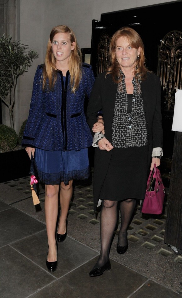 Sarah Ferguson et sa fille la princesse Beatrice d'York ont dîné ensemble chez Scott, dans Mayfair, à Londres, le 21 septembre 2012.