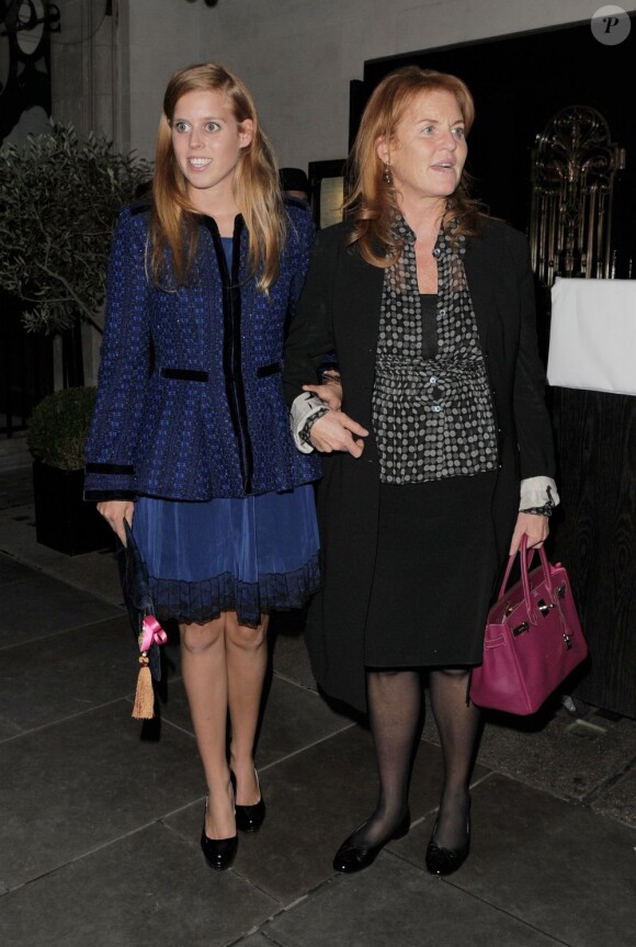La duchesse Sarah Ferguson et sa fille Beatrice d'York ont dîné ensemble chez Scott, dans Mayfair, à Londres, le 21 septembre 2012.