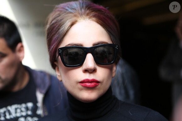 Lady Gaga : la diva quitte son hôtel pour se rendre sur les Champs-Elysées faire le lancement de son parfum à Paris le 23 septembre 2012
