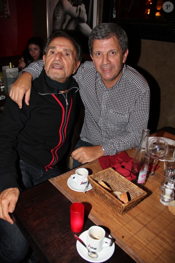 Jean-Pierre Kalfon et Patrick Chêne lors d'une soirée people au restaurant O'Mantra à Paris le 23 septembre 2012