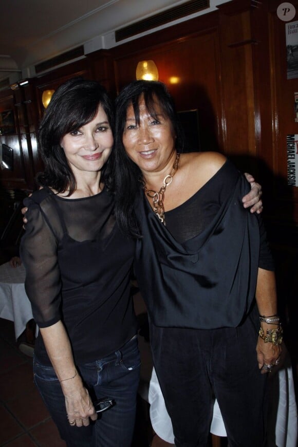 Evelyne Bouix, Mei Chen Chalais à la soirée où Arlette Gordon a été décorée, au club 13 à Paris le 23 septembre.