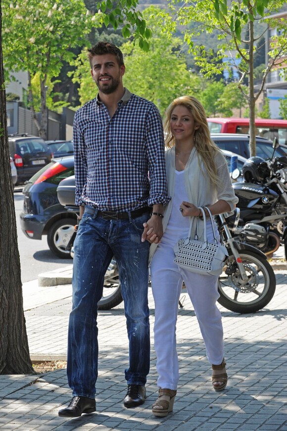 Shakira et son compagnon Gerard Piqué le 15 avril 2011 à Barcelone