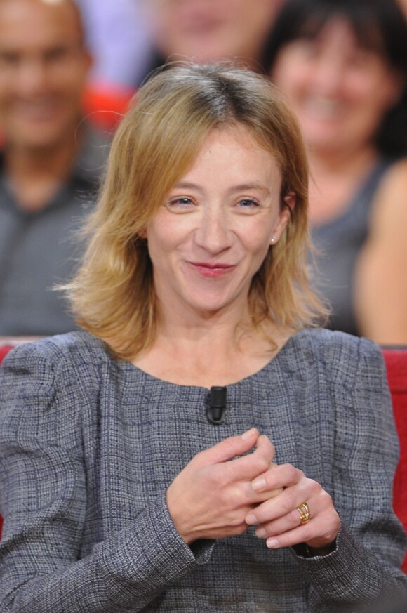 Sylvie Testud dans Vivement Dimanche, enregistrement de l'émission à Paris, le 26 septembre 2012.