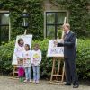 Le prince Willem-Alexander des Pays-Bas lançait le 25 septembre 2012 l'opération Kinderpostzegels (les timbres pour les enfants). Cette année, ce sont ses propres filles Catharina-Amalia, Alexia et Ariane qui ont servi de modèles pour les timbres caritatifs.