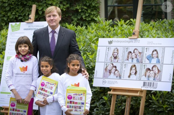 Le prince Willem-Alexander des Pays-Bas lançait le 25 septembre 2012 l'opération Kinderpostzegels (les timbres pour les enfants). Cette année, ce sont ses propres filles Catharina-Amalia, Alexia et Ariane qui ont servi de modèles pour les timbres caritatifs.