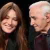 Carla Bruni et Charles Aznavour : moment de complicité sur le plateau de l'émission Hier Encore enregistrée le 19 septembre 2012.
Photo exclusive. Interdiction de reproduction