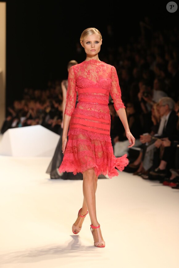 Défilé Elie Saab prêt-à-porter printemps-été 2013 à l'Espace Éphémère du jardin des Tuileries. Paris, le 3 octobre 2012.