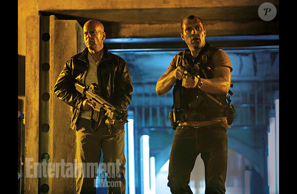 Bruce Willis et Jai Courtney dans Die Hard 5.