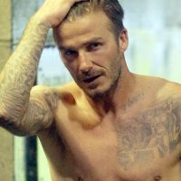 David Beckham : Battu et abattu, mais sexy torse nu dans les vestiaires