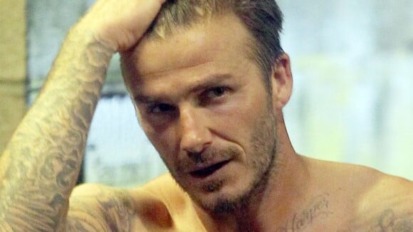 David Beckham : Battu et abattu, mais sexy torse nu dans les vestiaires
