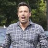 Ben Affleck et ses filles Violet et Seraphina font des courses à Los Angeles, le 6 octobre 2012. Responsable d'un léger accident de voiture, Ben Affleck n'a pas manqué de laisser un mot au propriétaire.