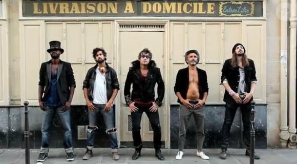 M (Matthieu Chedid), Mojo, le clip - octobre 2012. Extrait de l'album Îl, à paraître le 12 novembre 2012.