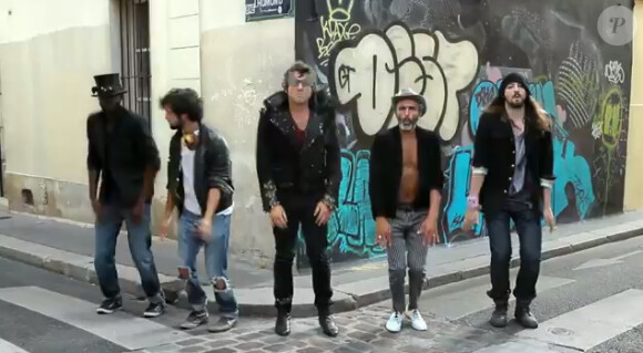 M (Matthieu Chedid), Mojo, le clip - octobre 2012. Extrait de l'album Îl, à paraître le 12 novembre 2012.