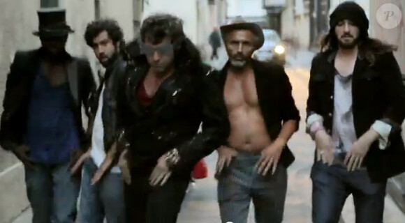 M (Matthieu Chedid), Mojo, le clip - octobre 2012. Extrait de l'album Îl, à paraître le 12 novembre 2012.
