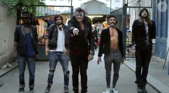 M (Matthieu Chedid), Mojo, le clip - octobre 2012. Extrait de l'album Îl, à paraître le 12 novembre 2012.
