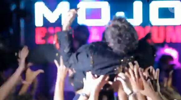 M (Matthieu Chedid), Mojo, le clip - octobre 2012. Extrait de l'album Îl, à paraître le 12 novembre 2012.