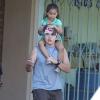 Exclusif - Prince Jackson quitte son cours de de karaté avec une adorable petite fille sur les épaules. Beverly Hills, le 7 Octobre 2012.
