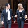 Jennifer Aniston et Justin Theroux sortent de l'hôtel Ritz à Paris au mois de juin 2012.