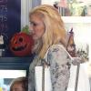 Exclusif - Gwen Stefani retombe en enfance avec son aîné Kingston en se rendant dans une boutique de bonbons dans le quartier de Sherman Oaks. Los Angeles, le 8 octobre 2012.
