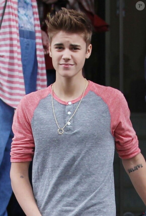 Justin Bieber à la sortie de son hôtel à Londres le 12 septembre 2012.