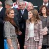 L'infante Elena d'Espagne et la princesse Letizia lors du défilé militaire de la fête nationale de l'Espagne le 12 octobre 2012